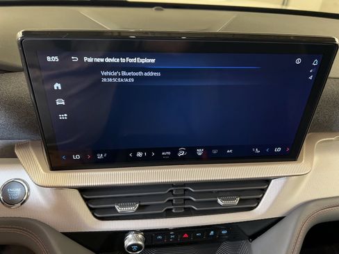 Used 2025 Ford Explorer Active w/ Active Comfort Package image 10