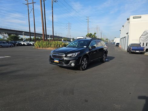 Used 2018 Subaru Outback 2.5i Limited image 3