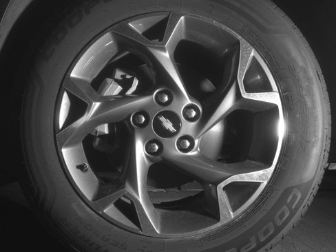 Used 2025 Chevrolet Trax LT FWD image 12