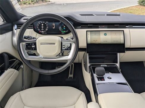 Used 2025 Land Rover Range Rover SE image 14