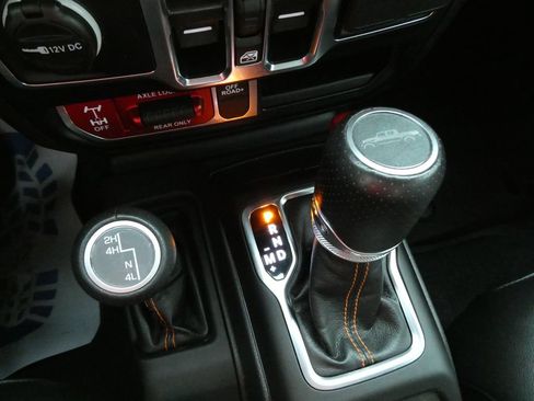 Used 2023 Jeep Gladiator Mojave w/ Cold Weather Group AWD/4WD image 28