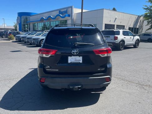 Used 2018 Toyota Highlander SE AWD/4WD image 4