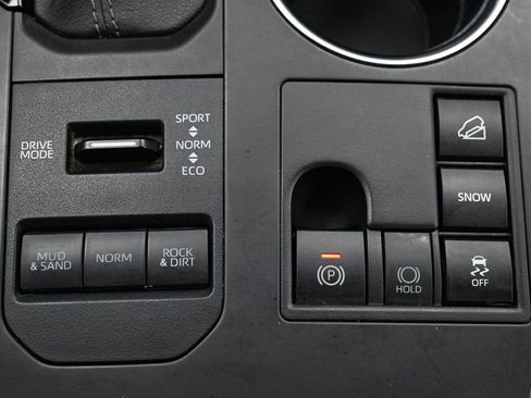 Used 2023 Toyota Highlander XLE AWD/4WD image 26