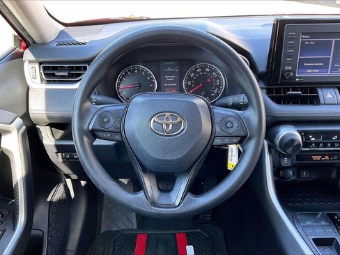 Used 2022 Toyota RAV4 LE FWD image 10