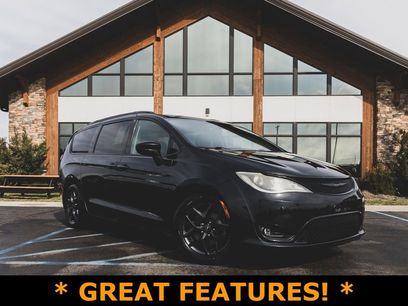 Used 2018 Chrysler Pacifica Touring-L w/ Premium Audio Group