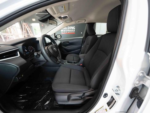 Used 2025 Toyota Corolla LE FWD image 9