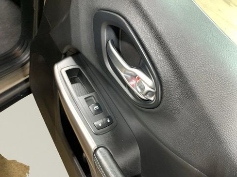 Used 2019 Jeep Cherokee Latitude w/ Popular Appearance Group image 16