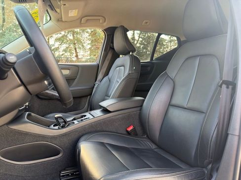 Used 2023 Volvo XC40 B5 Core w/ Convenience Package AWD/4WD image 23