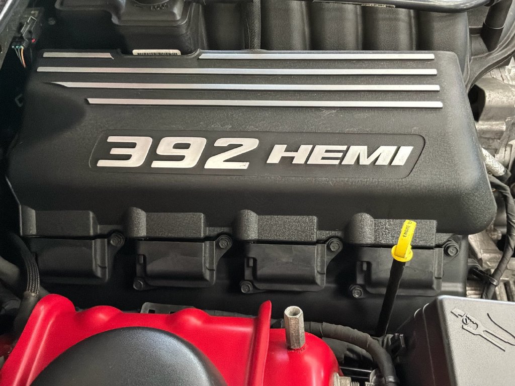 Used 2015 Dodge Challenger SRT RWD image 33