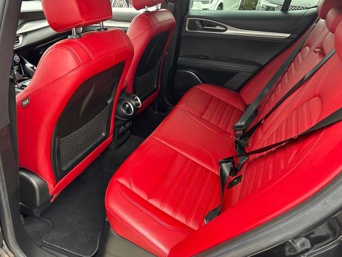 Used 2023 Alfa Romeo Stelvio Veloce image 36