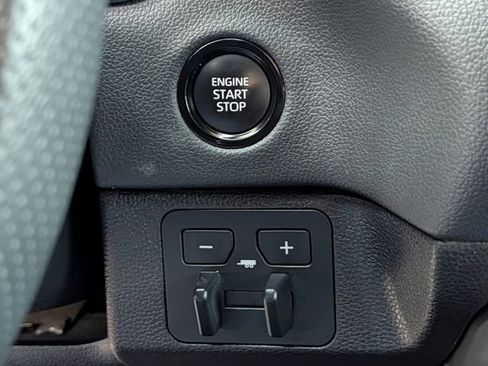 Used 2025 Toyota Tundra Limited AWD/4WD image 18