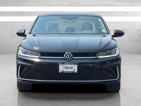 Used 2025 Volkswagen Jetta SE FWD image 3