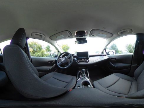 Used 2025 Toyota Corolla LE image 40