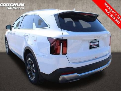 Used 2025 Kia Sorento S w/ Panoramic Sunroof Package FWD image 14