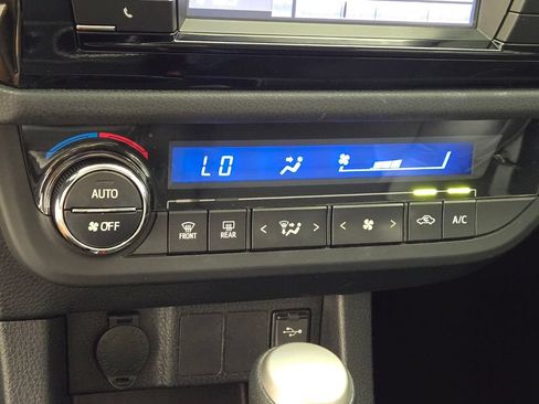 Used 2014 Toyota Corolla S FWD image 31