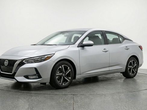 Used 2025 Nissan Sentra SV image 3