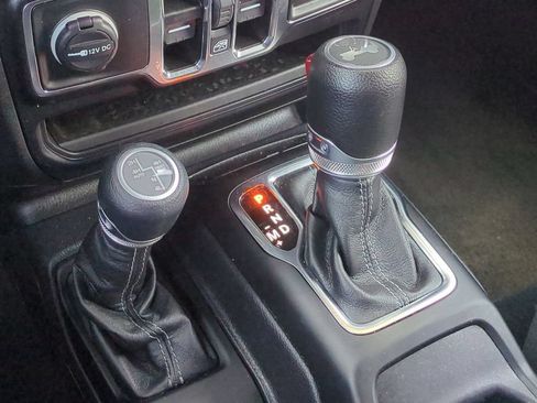 Used 2024 Jeep Wrangler Unlimited w/ Convenience Group AWD/4WD image 18