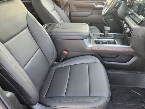 New 2026 GMC Sierra 1500 SLT image 10