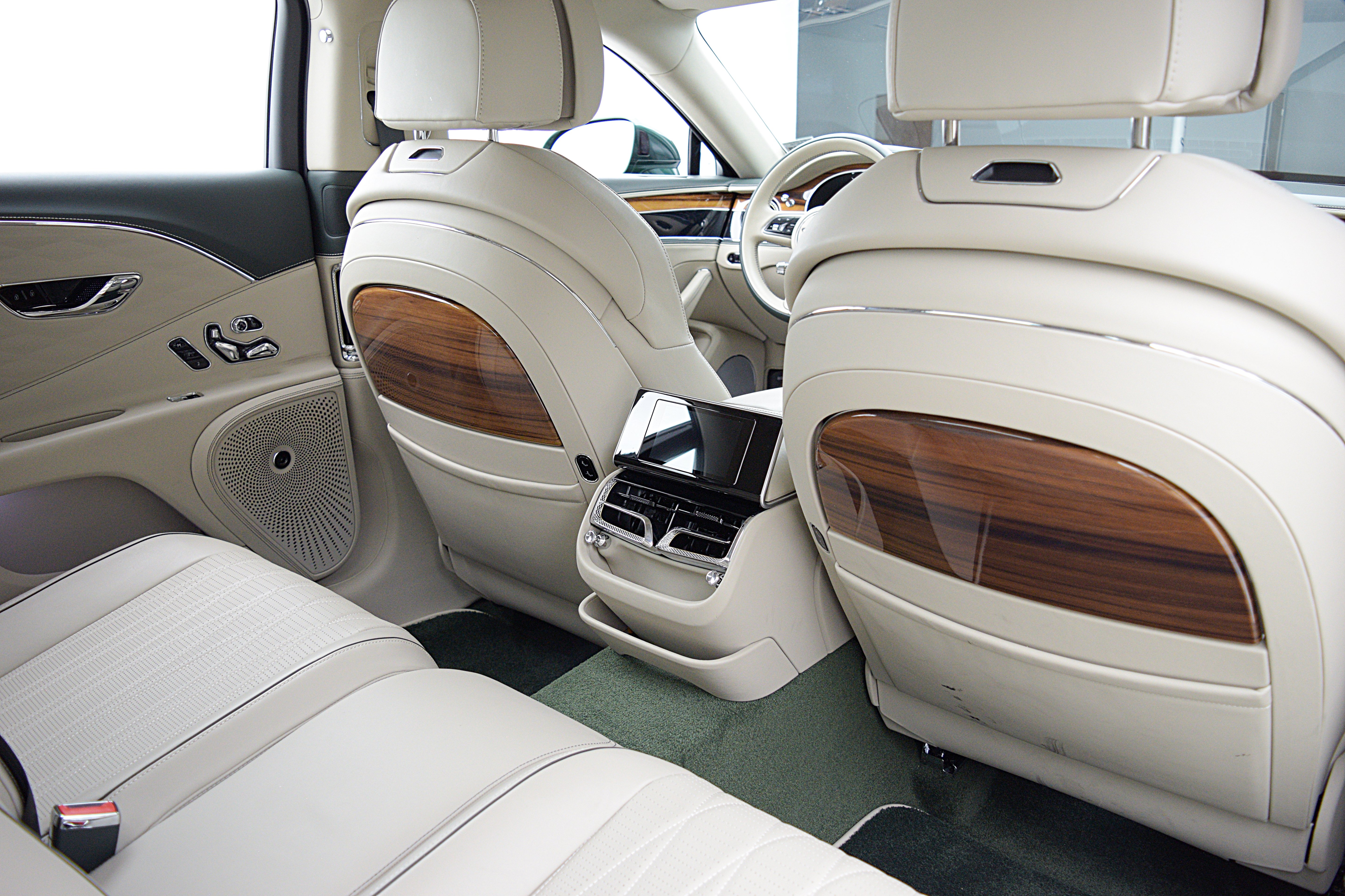 Certified 2022 Bentley Flying Spur V8 AWD/4WD image 35
