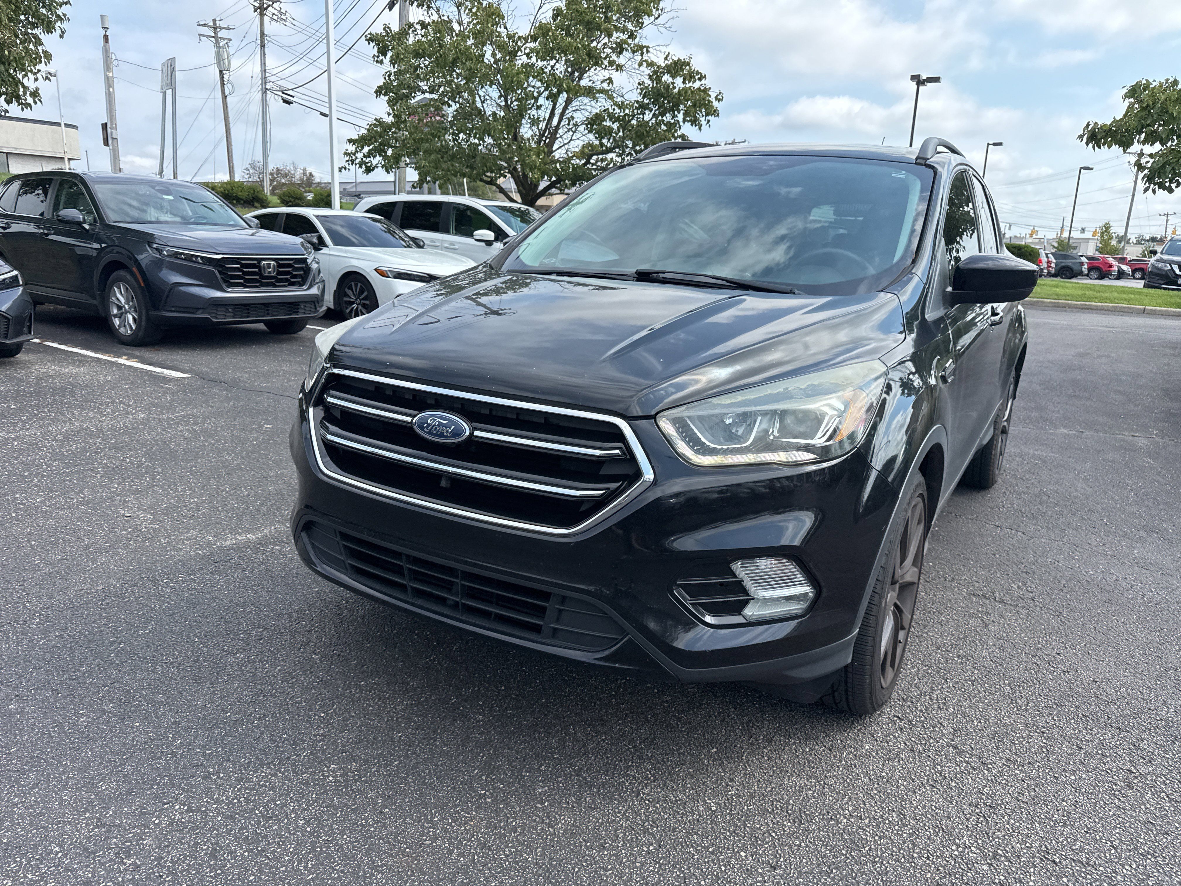 Used 2017 Ford Escape SE w/ SE Sport Appearance Package AWD/4WD image 11