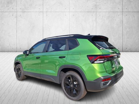 New 2026 Volkswagen Taos SE image 3