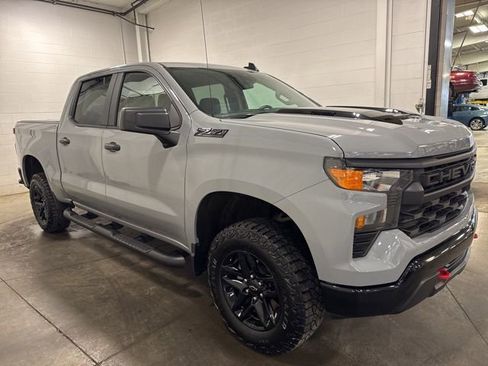 Used 2025 Chevrolet Silverado 1500 Custom Trail Boss w/ LPO, Dark Essentials Package image 3