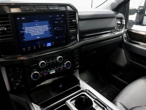 Certified 2024 Ford F250 Lariat w/ Chrome Package image 32