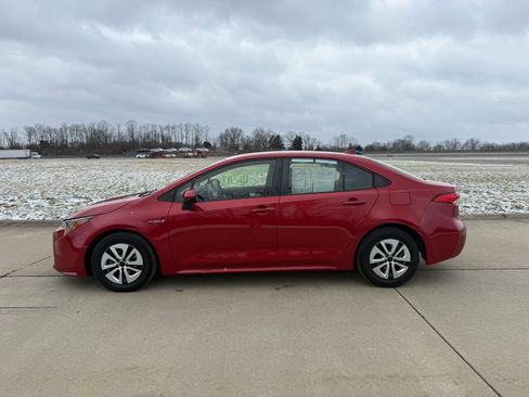 Used 2021 Toyota Corolla LE w/ Carpet Mat Package (TMS) image 8