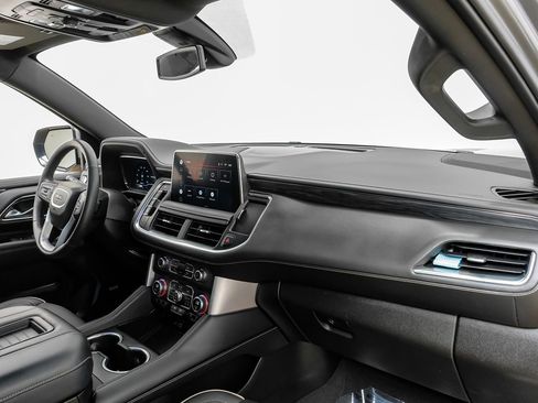 Used 2022 GMC Yukon XL SLT w/ SLT Premium Package image 15