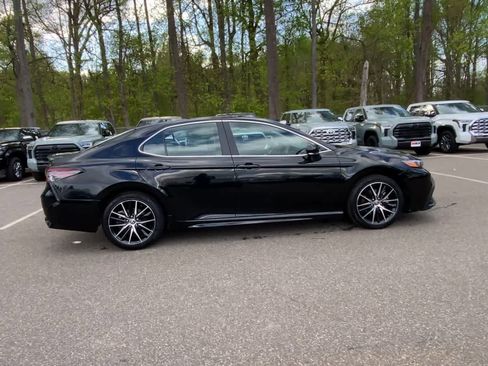 Used 2024 Toyota Camry SE FWD image 12
