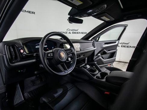 Used 2024 Porsche Cayenne Coupe image 30