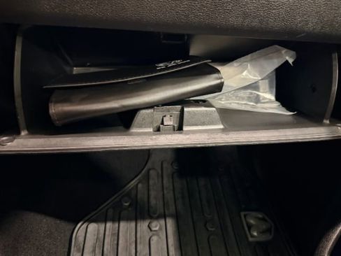 Used 2018 RAM 1500 Laramie w/ Convenience Group AWD/4WD image 24
