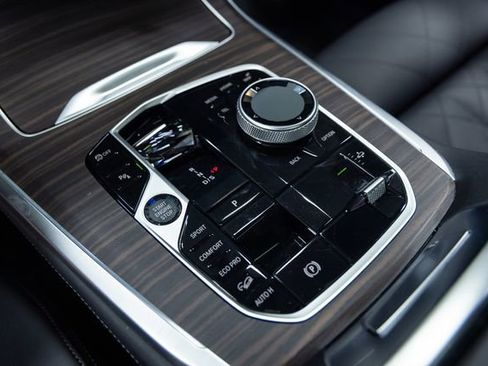 Certified 2025 BMW X7 xDrive40i w/ Executive Package AWD/4WD image 19