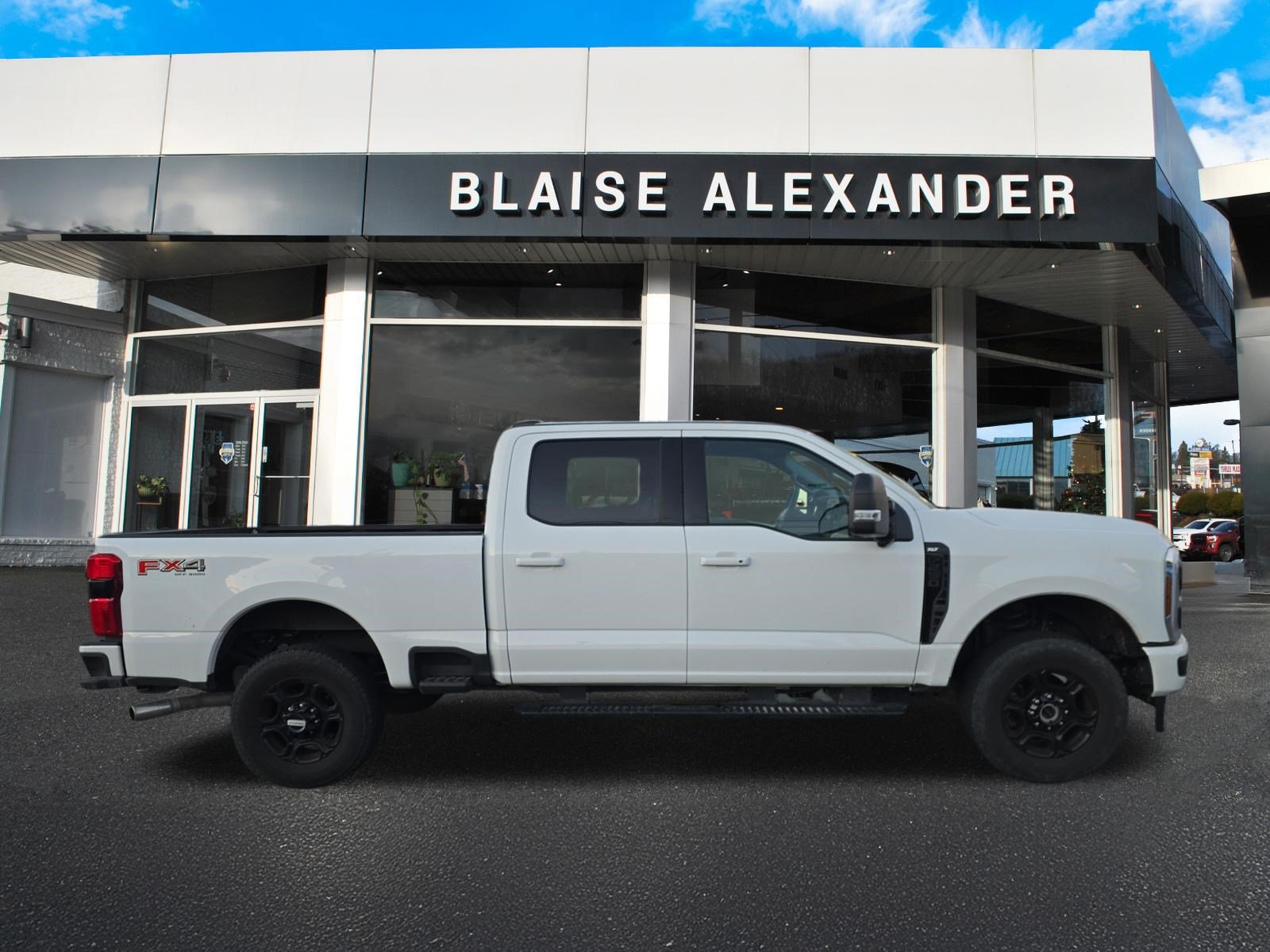 Used 2024 Ford F250 XLT w/ XLT Premium Package AWD/4WD image 2