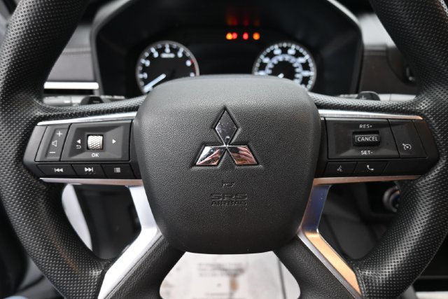 Used 2024 Mitsubishi Outlander ES AWD/4WD image 19
