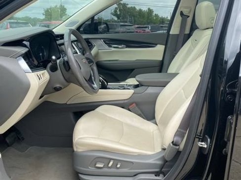 Used 2023 Cadillac XT6 Premium Luxury FWD image 16