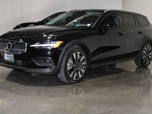 Used 2021 Volvo V60 T5 Cross Country w/ Climate Package image 6