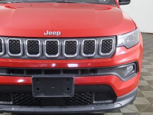 Used 2023 Jeep Compass Latitude AWD/4WD image 12