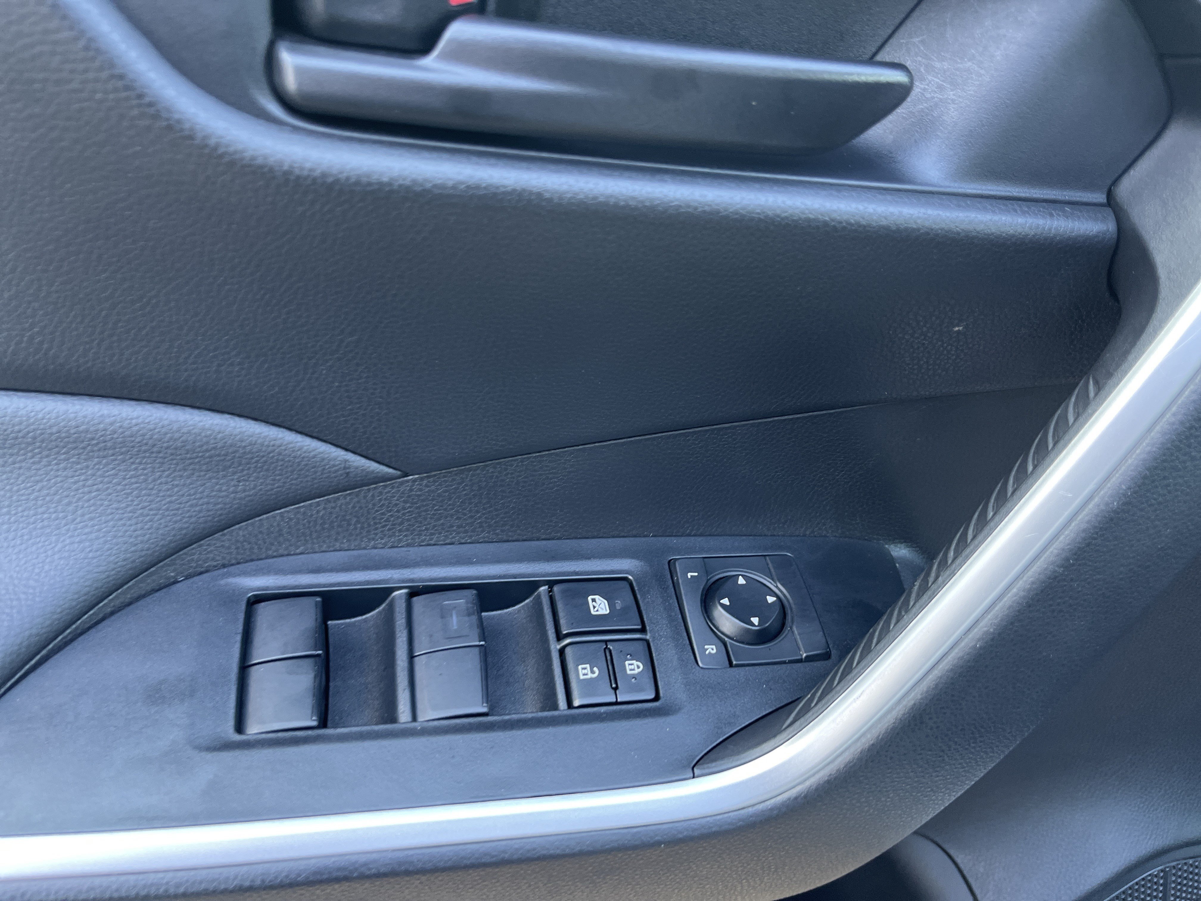 Used 2024 Toyota RAV4 LE FWD image 27