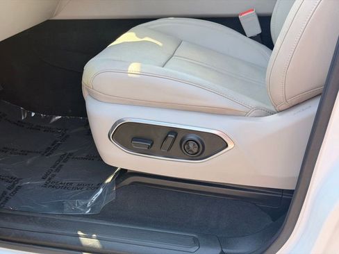 Used 2024 Jeep Wagoneer Series II w/ Flexible Seating Group RWD image 24
