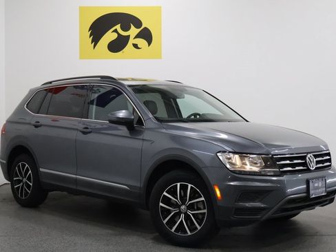 Used 2021 Volkswagen Tiguan SE image 2