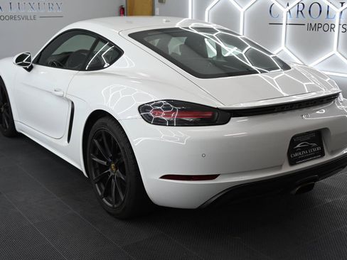 Used 2018 Porsche 718 Cayman w/ Sport Chrono Package RWD image 2