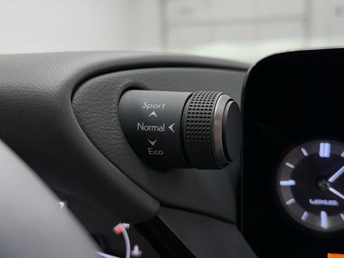 Used 2025 Lexus ES 350 Ultra Luxury image 21