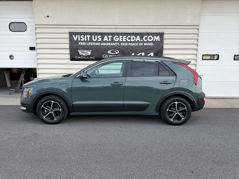 Used 2023 Kia Niro EX w/ EX Cold Weather Package FWD image 7