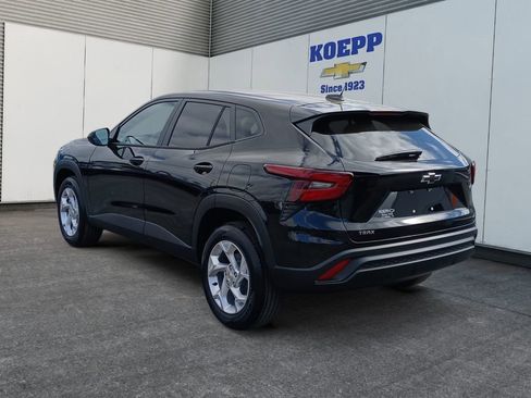 New 2026 Chevrolet Trax LS w/ LS Convenience Package image 3