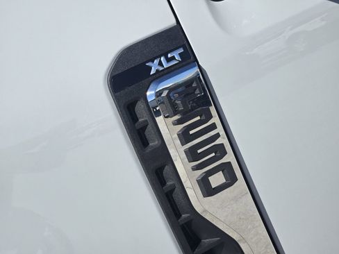 New 2026 Ford F250 XLT w/ FX4 Off-Road Package AWD/4WD image 14