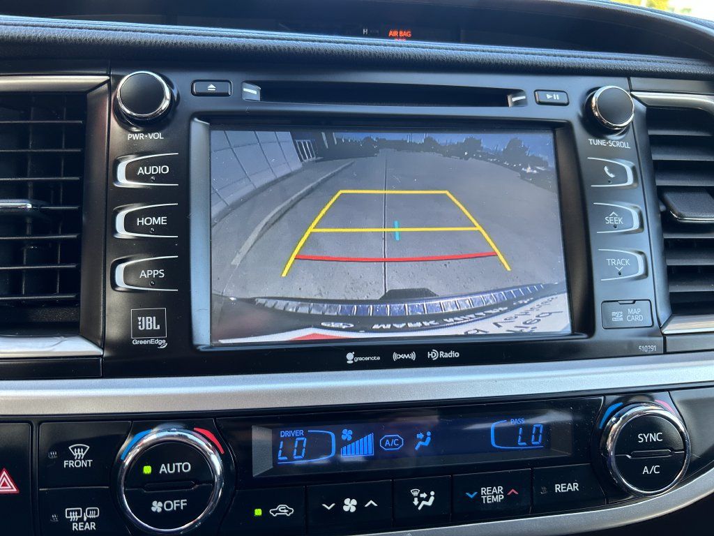 Certified 2019 Toyota Highlander Limited AWD/4WD image 24