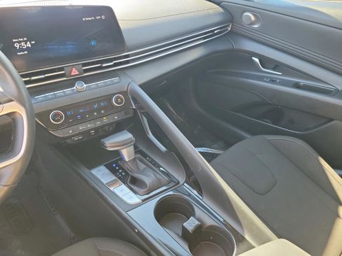 Certified 2023 Hyundai Elantra SEL w/ Convenience Package image 25