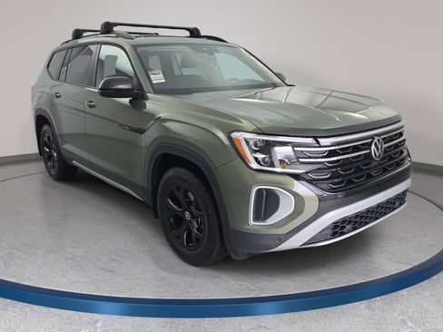 Used 2024 Volkswagen Atlas Peak Edition SEL image 3