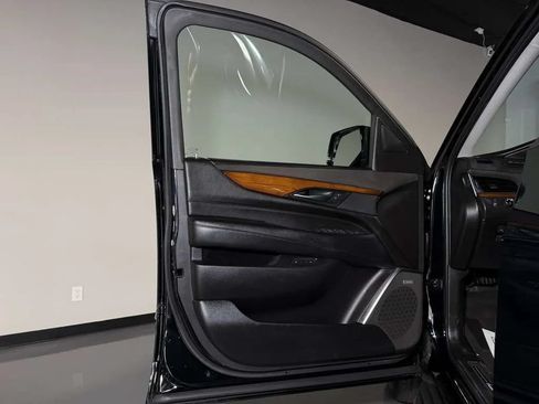 Used 2017 Cadillac Escalade ESV Premium Luxury RWD image 27